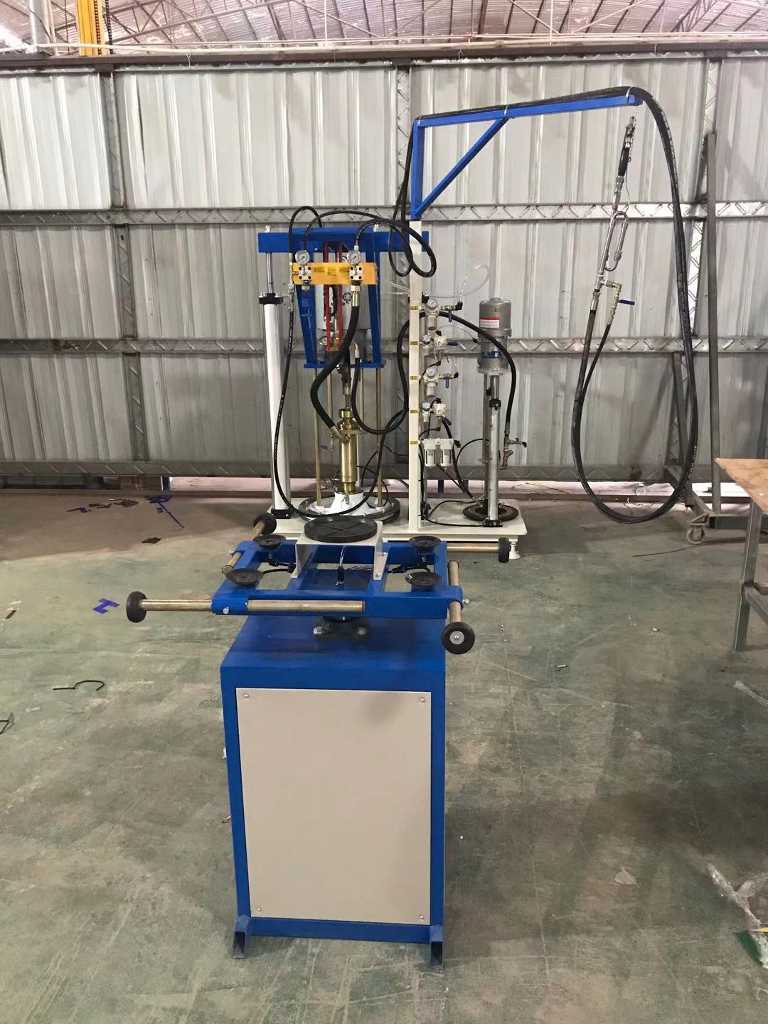 打膠機工作過程中膠體出現結皮或硫化現象的原因
